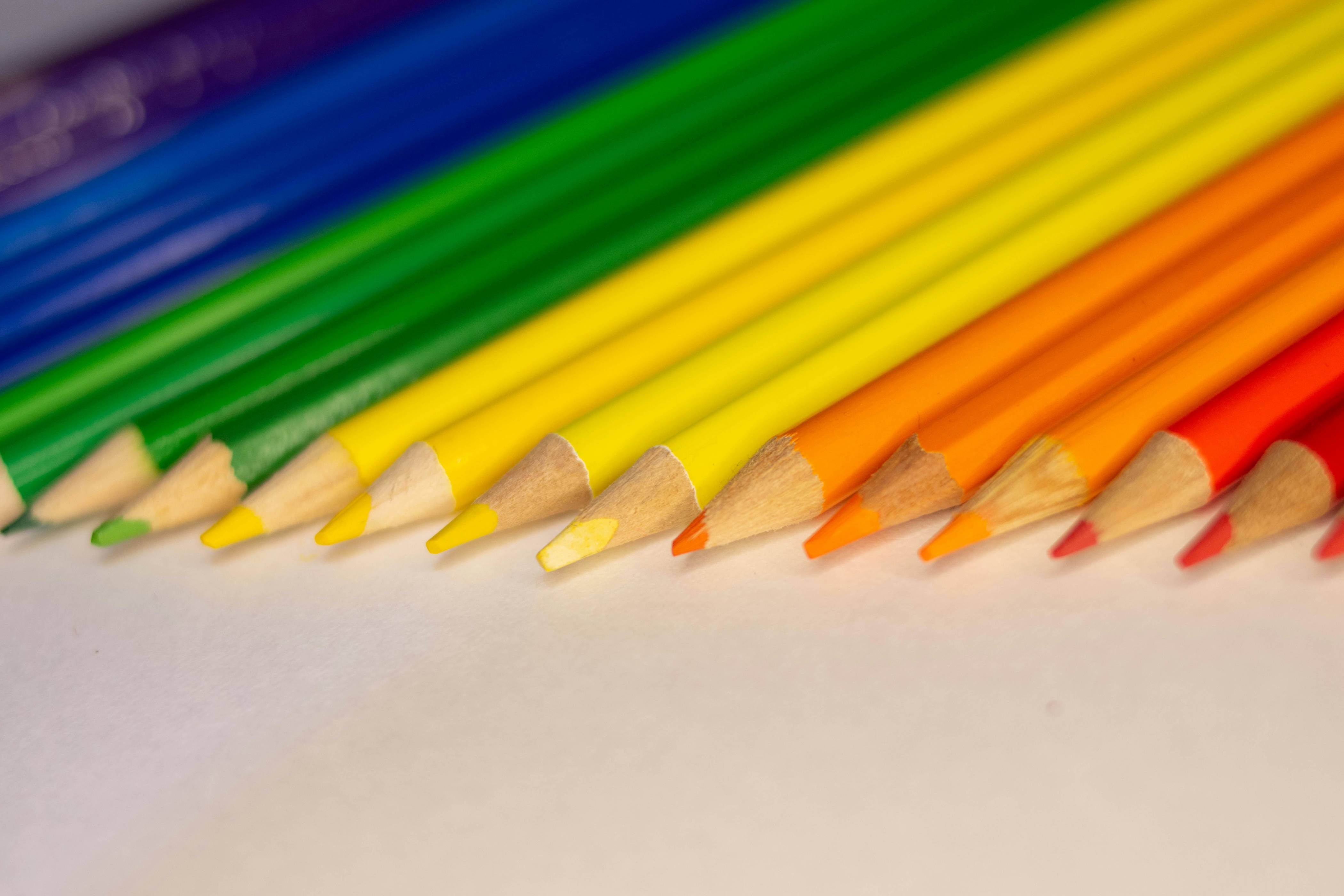 red yellow green and blue color pencils