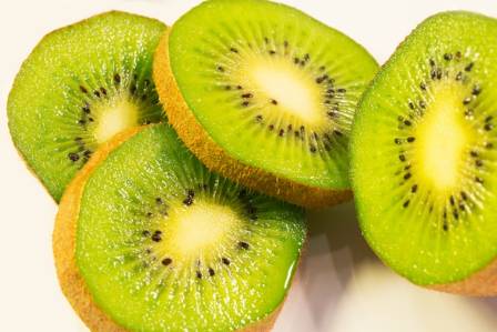 Top 11 Health Benefits of Kiwi Fruit